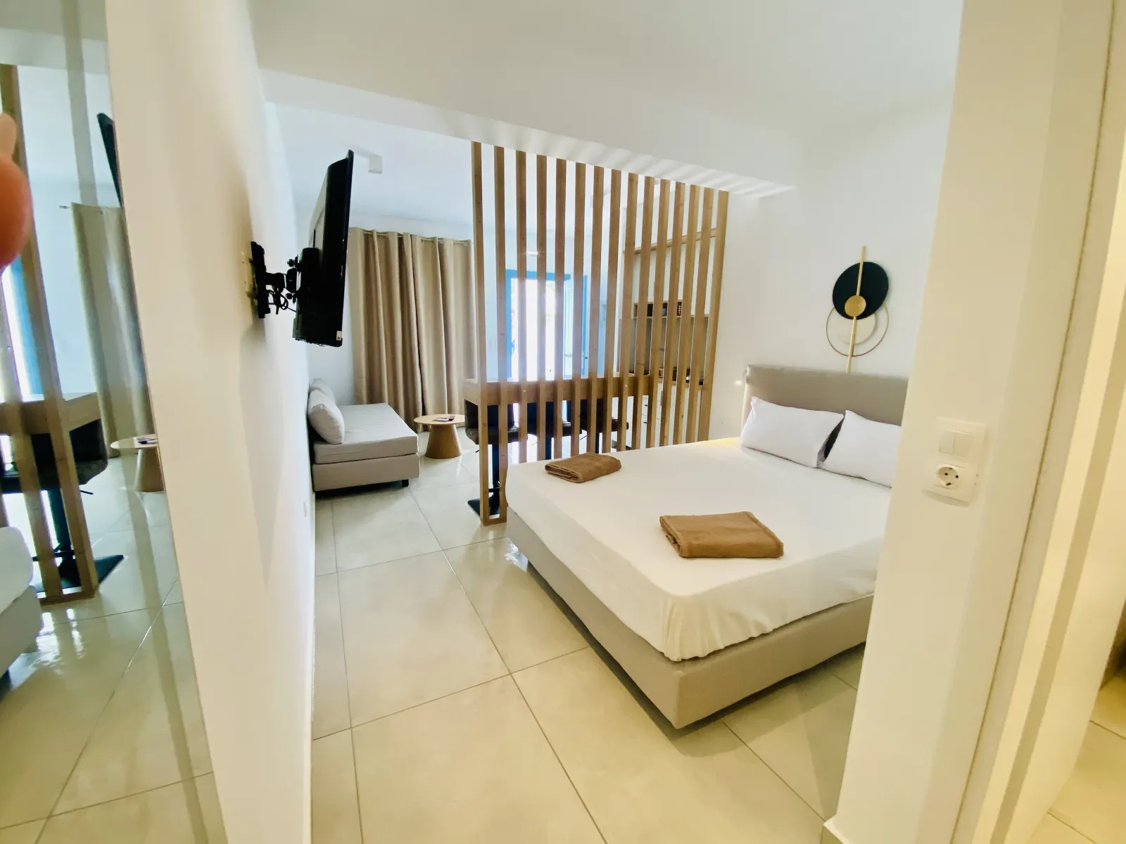 images.rooms.triple.main
